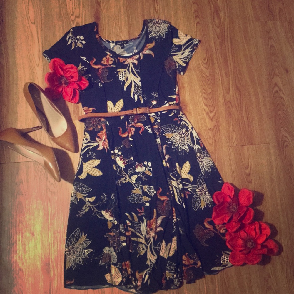 Navy, floral short sleeve dress.